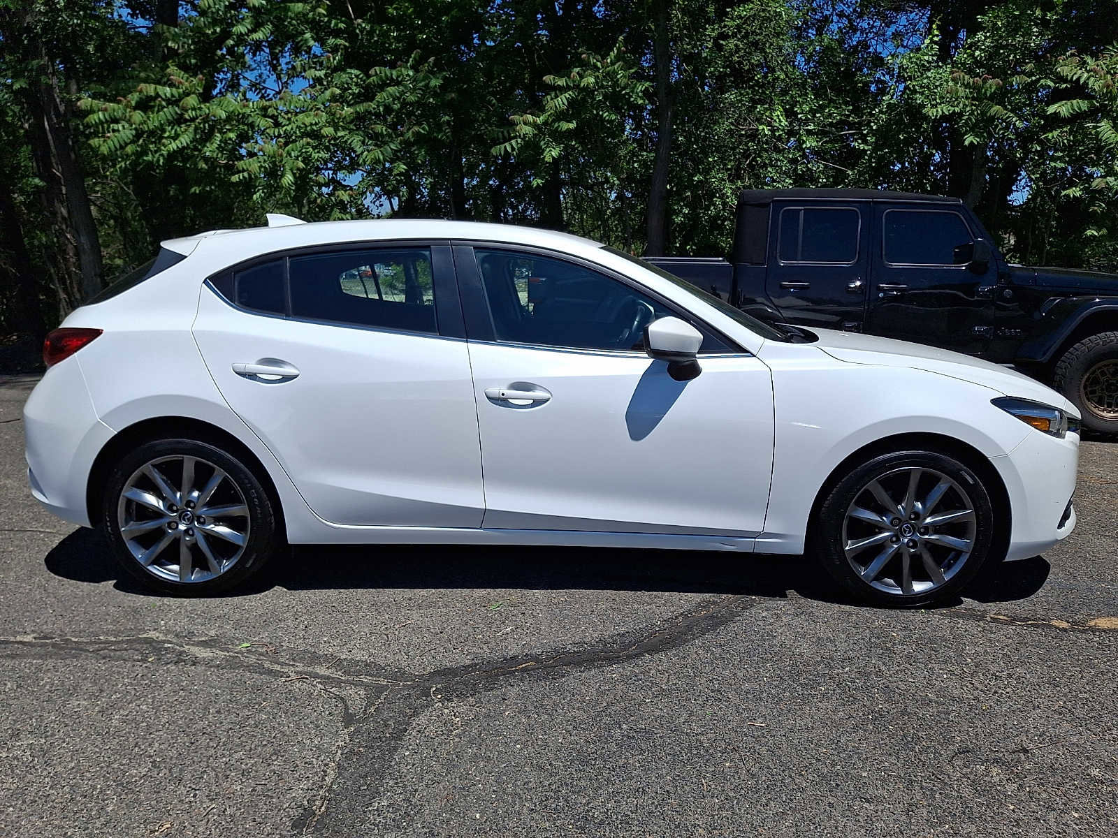 Used 2018 MAZDA MAZDA3 Grand Touring w/ Premium Equipment Package FWD image 7