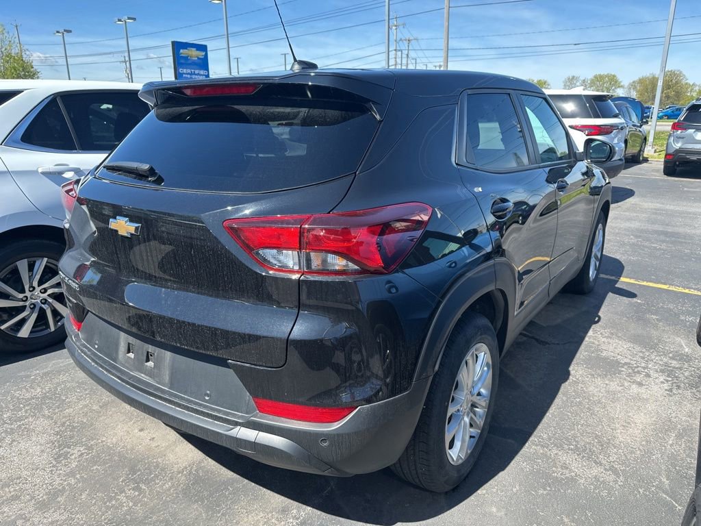 Used 2024 Chevrolet TrailBlazer LS w/ LS Convenience Package FWD image 2