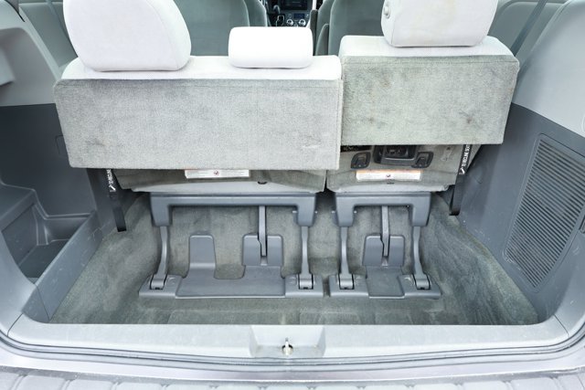 Used 2015 Toyota Sienna L FWD image 10