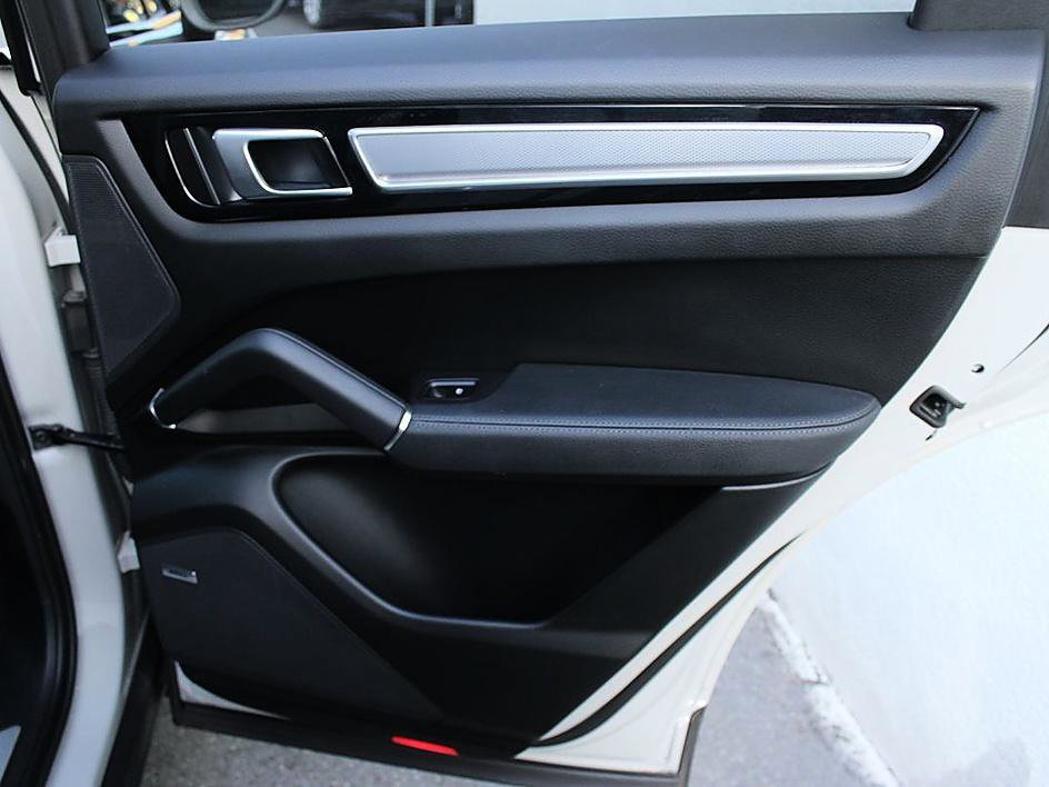 Used 2022 Porsche Cayenne Platinum Edition AWD/4WD image 20