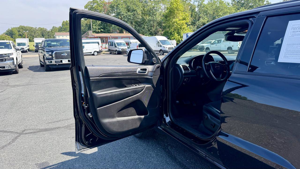 Used 2019 Jeep Grand Cherokee Altitude AWD/4WD image 14