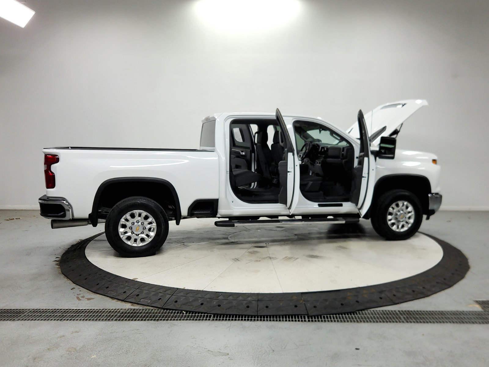 Used 2025 Chevrolet Silverado 2500 LT AWD/4WD image 17