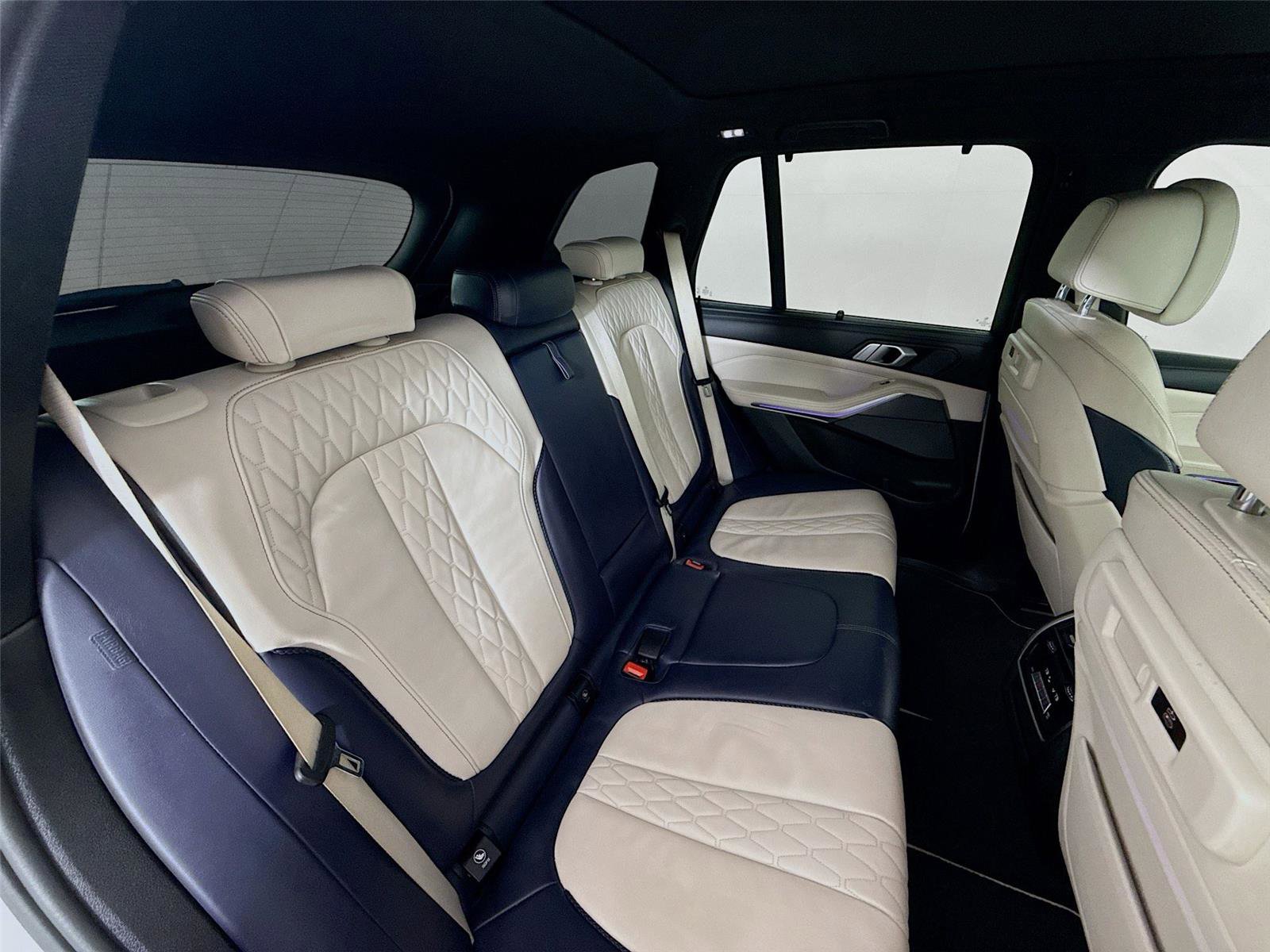 Used 2020 BMW X5 M50i w/ Executive Package image 27