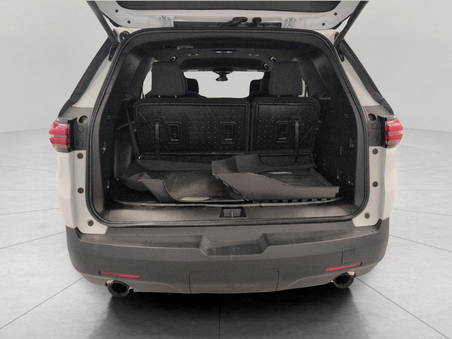 Used 2023 Chevrolet Traverse LT w/ LPO, Floor Liner Package AWD/4WD image 16