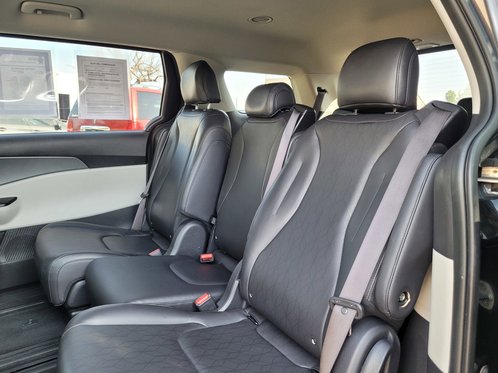 Used 2024 Kia Carnival LX image 13