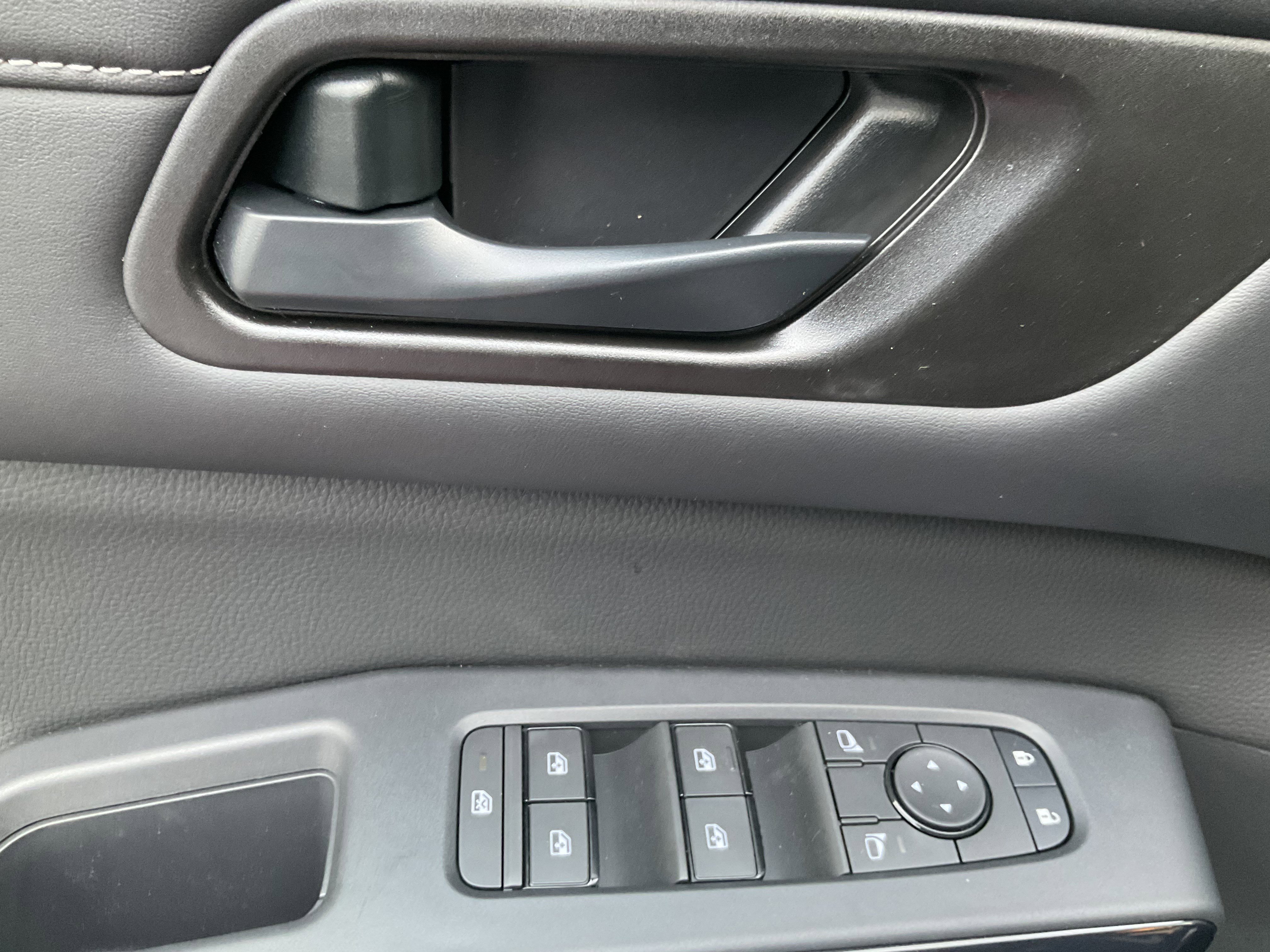 Used 2025 Nissan Pathfinder SV w/ Black Appearance Package image 26