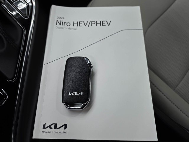 Used 2024 Kia Niro EX FWD image 40