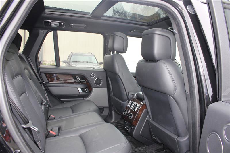 Used 2020 Land Rover Range Rover HSE image 19