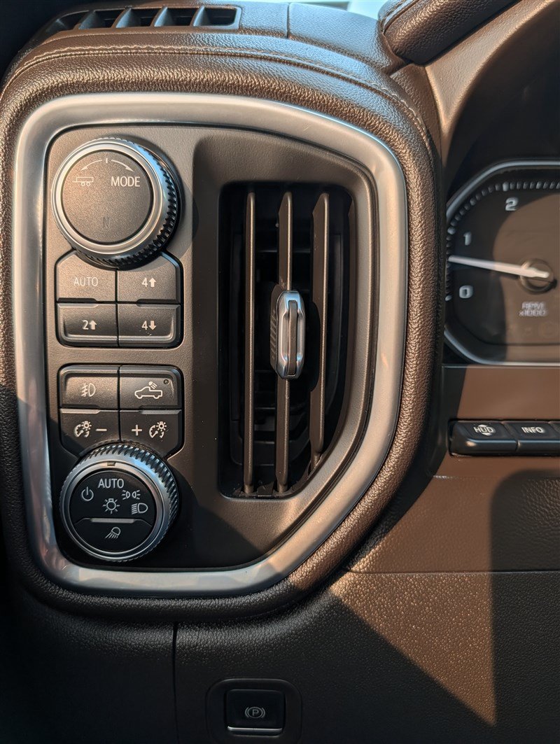 Used 2020 GMC Sierra 2500 Denali w/ Denali Ultimate Package AWD/4WD image 34