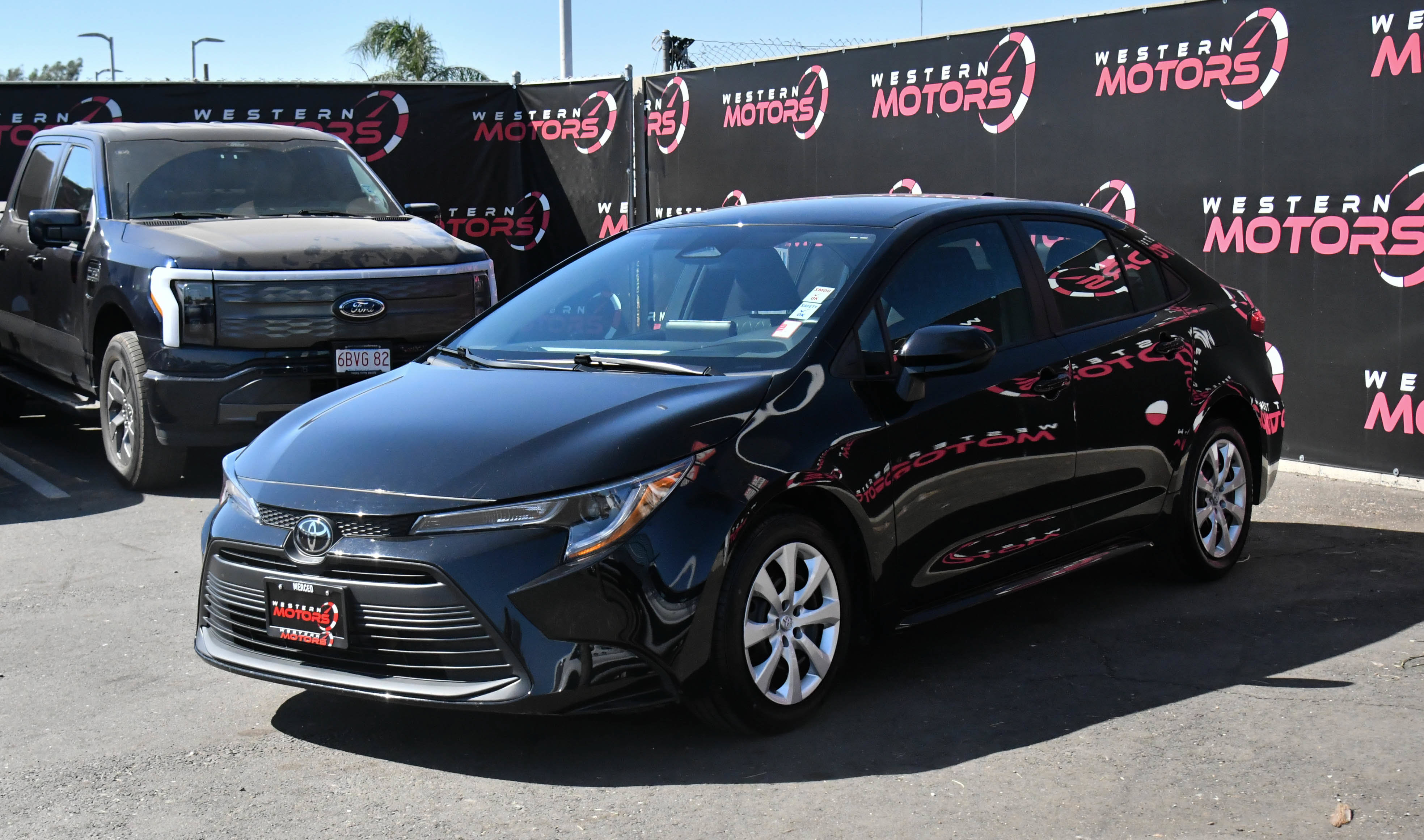 Used 2025 Toyota Corolla LE FWD image 3