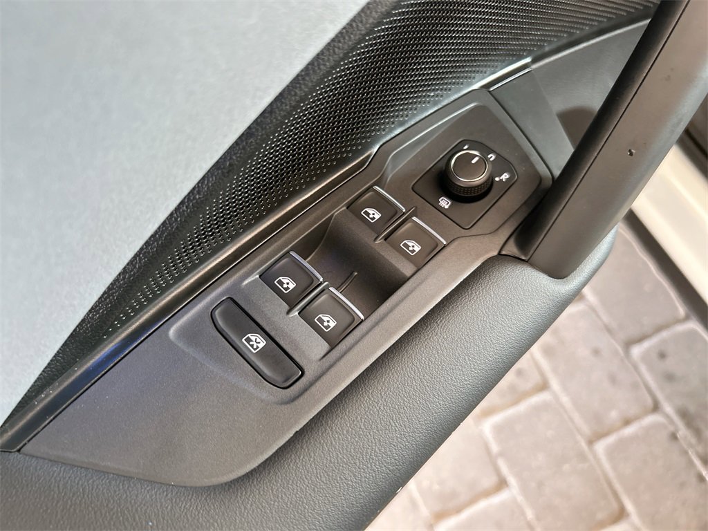 New 2026 Volkswagen Tiguan SE R-Line image 11