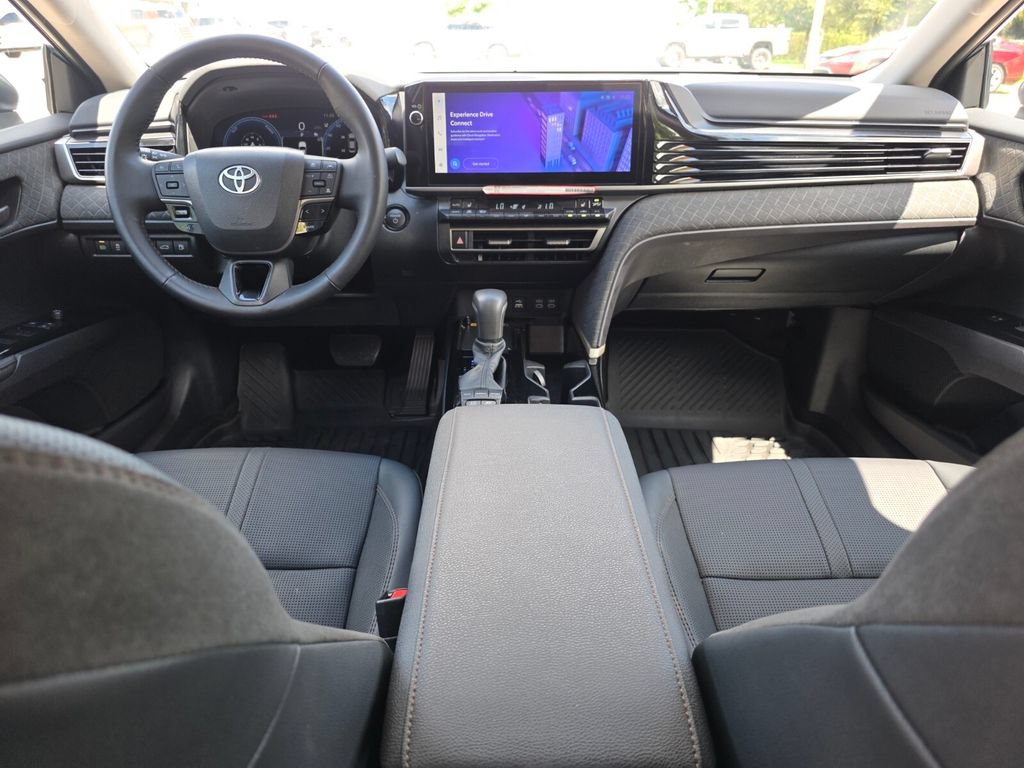 Used 2026 Toyota Camry XLE AWD/4WD image 5