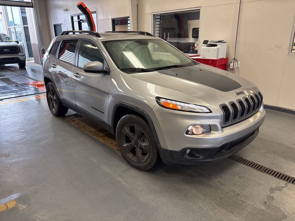 Used 2016 Jeep Cherokee Latitude w/ Comfort/Convenience Group AWD/4WD image 1