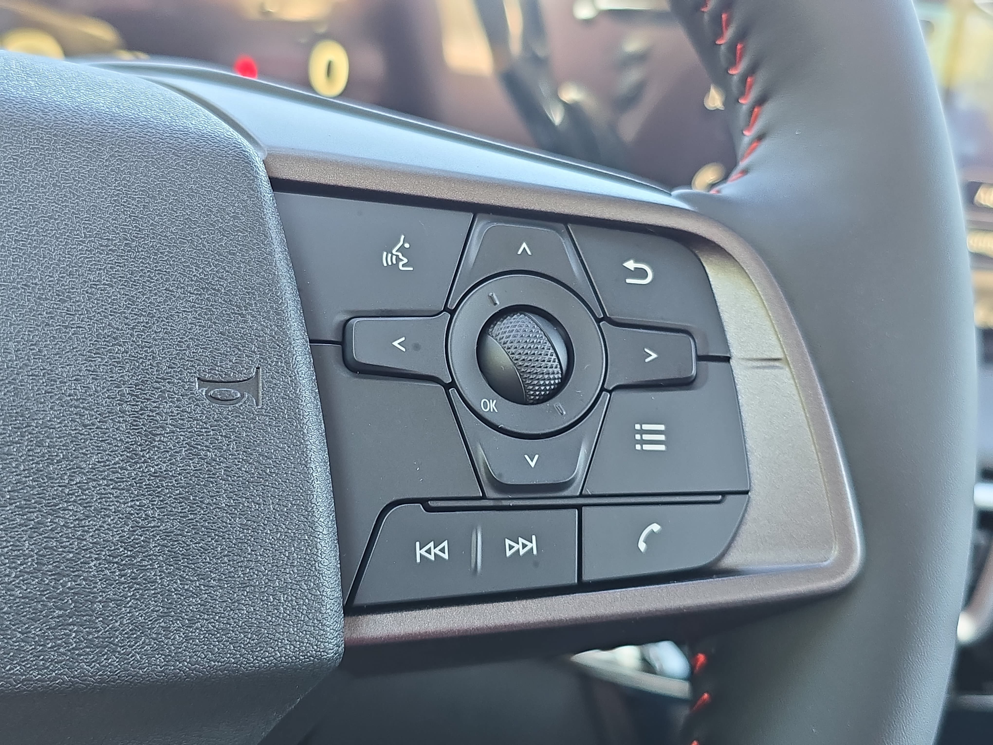 New 2026 Nissan Sentra SR w/ SR Premium Package FWD image 17