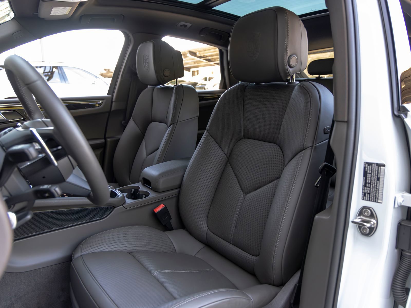 Certified 2026 Porsche Macan image 5