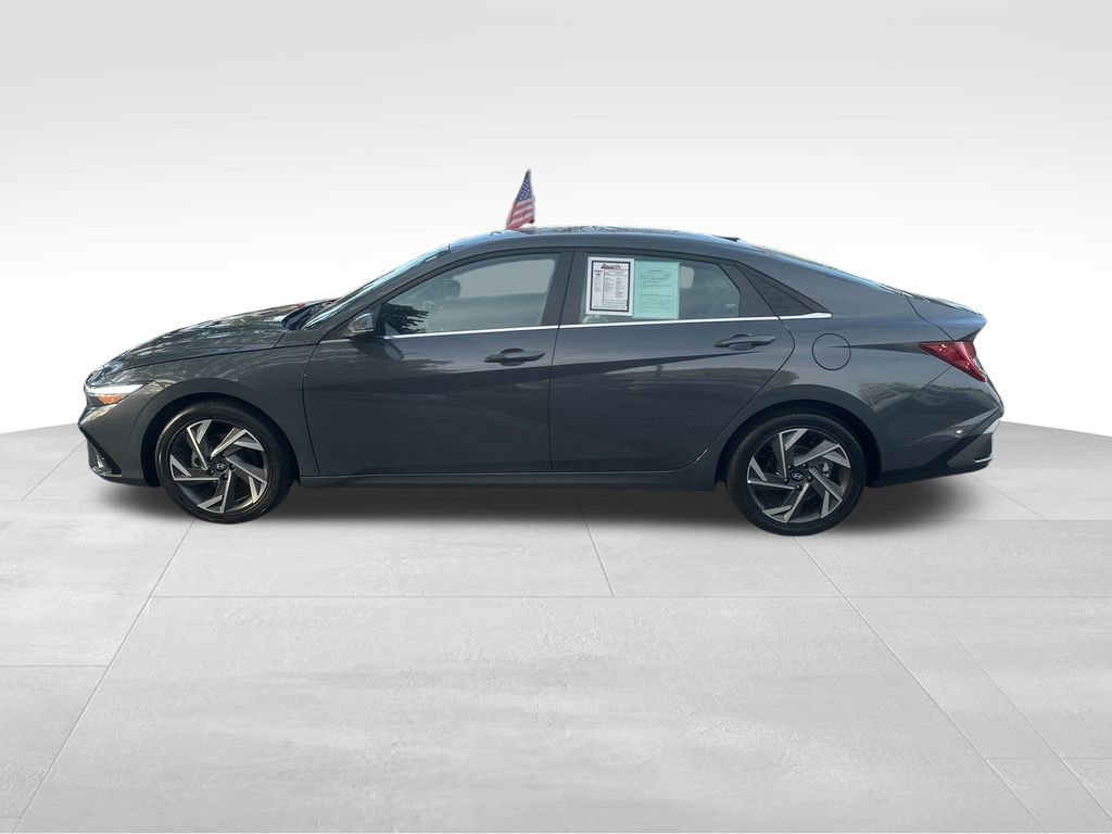 Used 2025 Hyundai Elantra Limited image 5