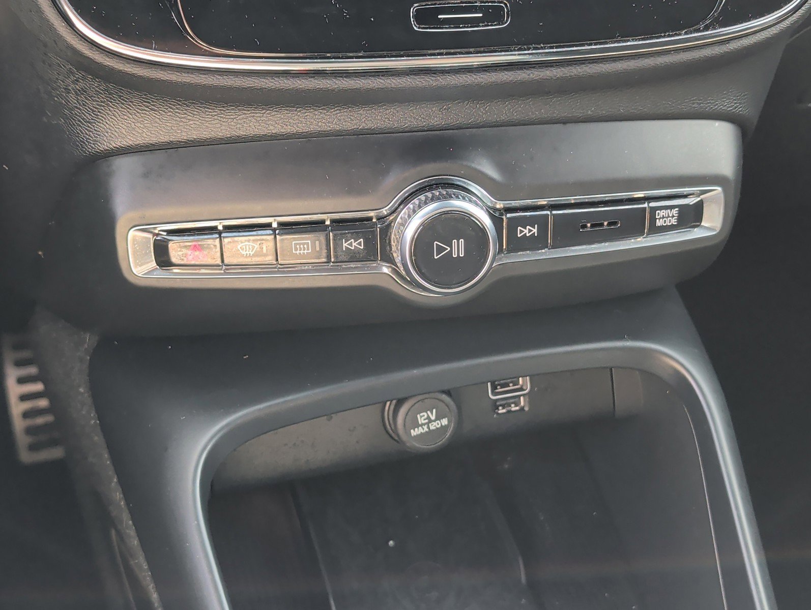 Used 2022 Volvo XC40 T5 R-Design image 19