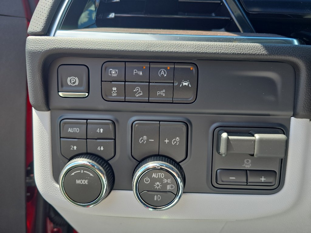 New 2026 Chevrolet Tahoe Premier w/ Sun And Tow Package AWD/4WD image 13