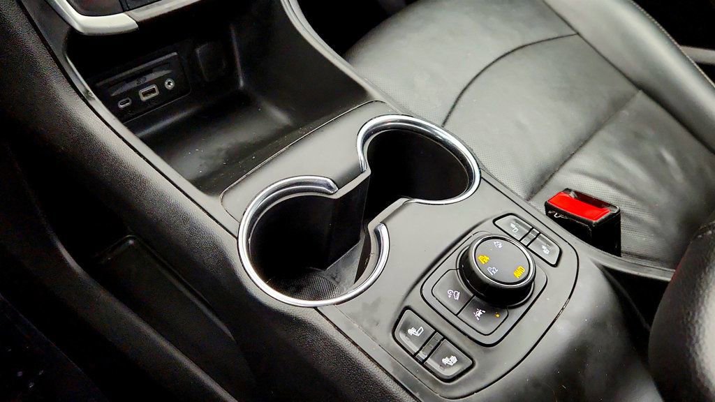 Used 2022 GMC Terrain SLT image 16