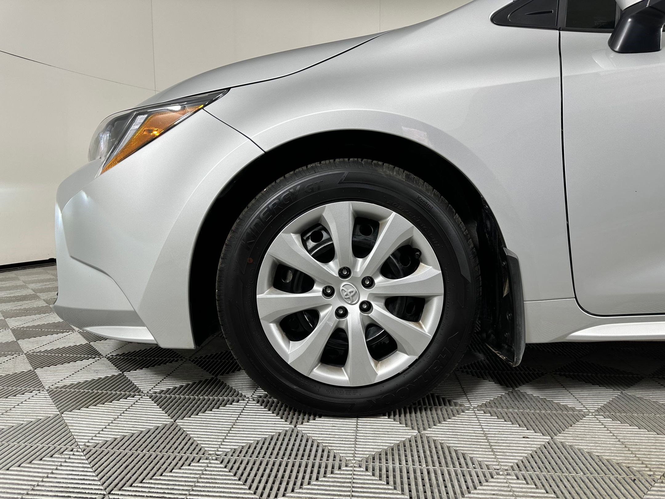 Used 2025 Toyota Corolla LE image 10