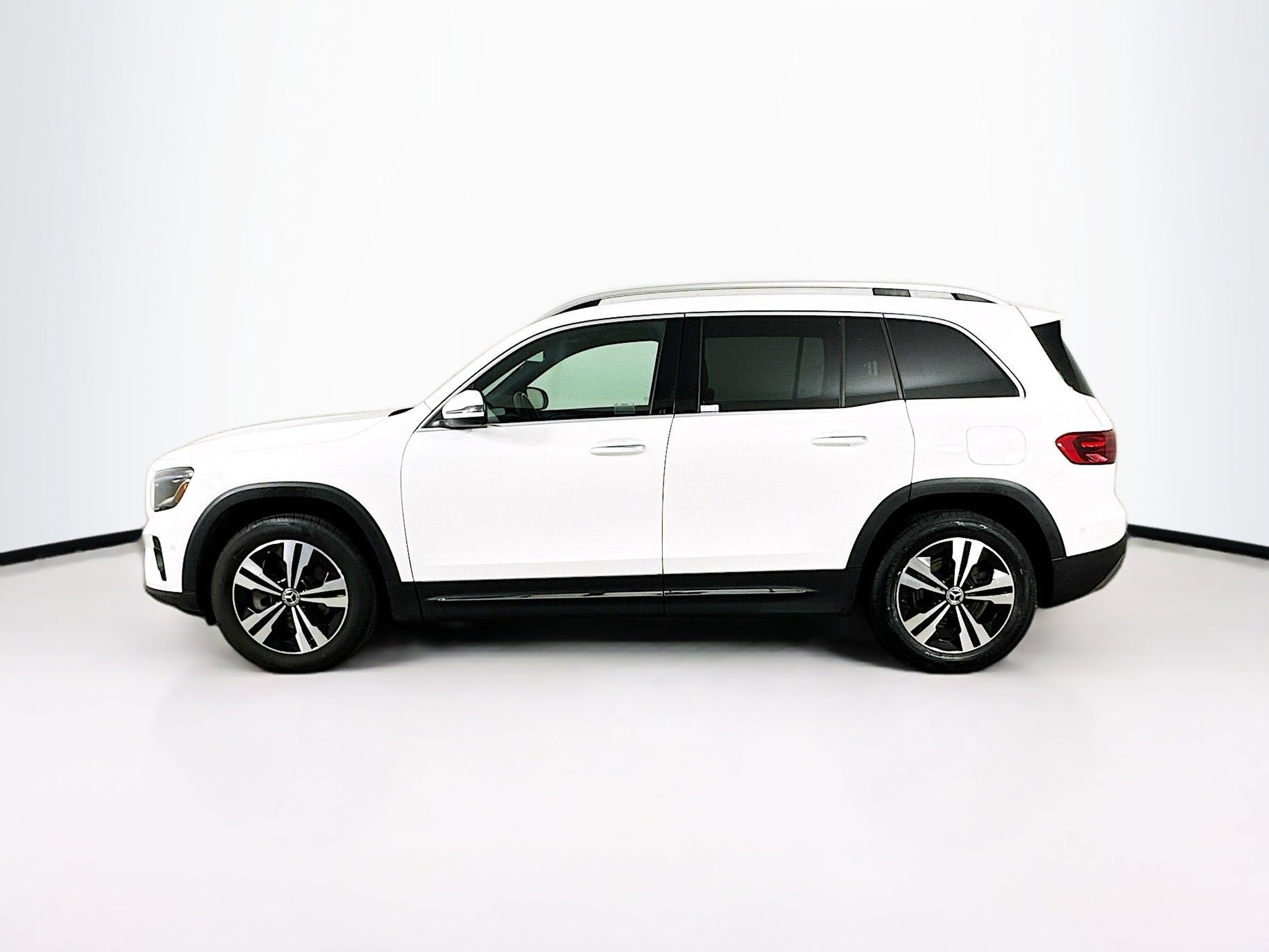 Used 2024 Mercedes-Benz GLB 250 4MATIC image 4