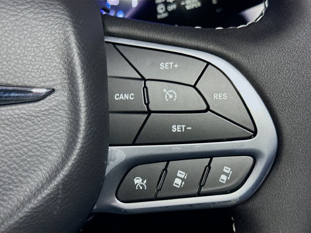 New 2026 Chrysler Pacifica Select FWD image 28