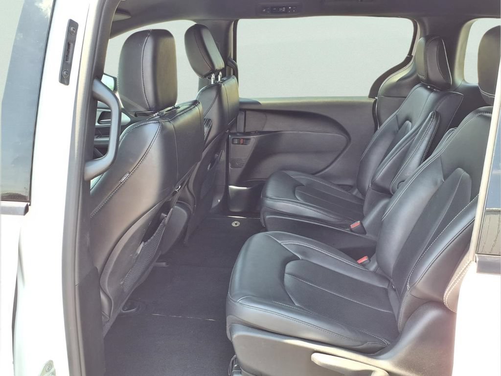 Used 2024 Chrysler Pacifica Limited FWD image 20