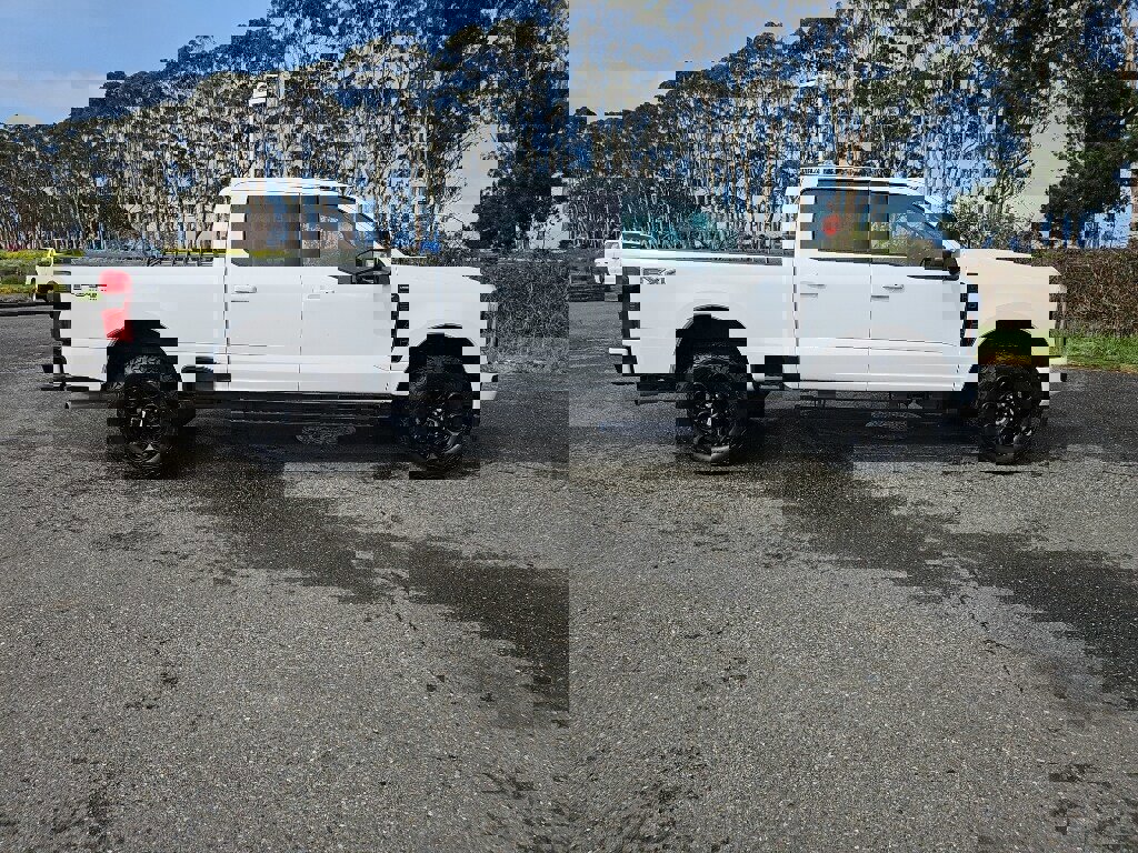 Used 2024 Ford F250 Lariat w/ Black Appearance Package image 7