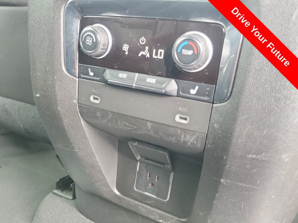 Used 2021 Chevrolet Tahoe Z71 w/ Luxury Package AWD/4WD image 23