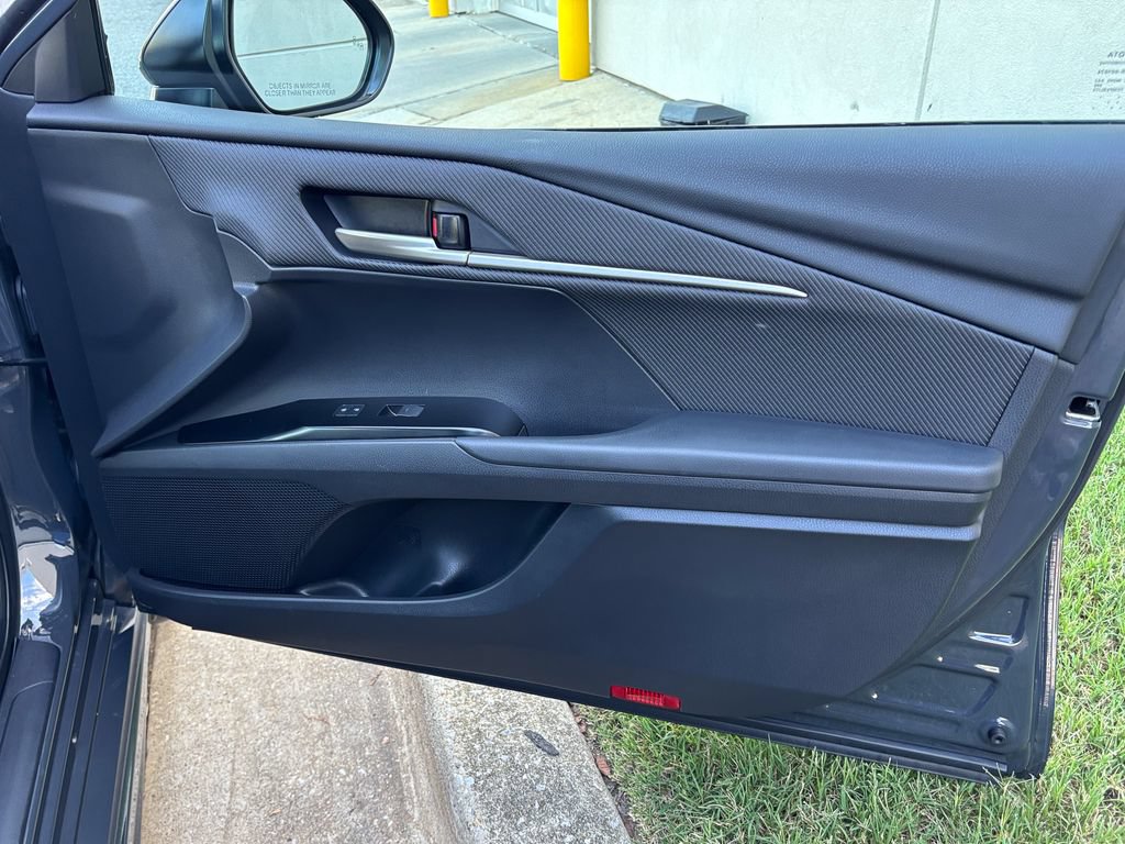 Used 2025 Toyota Camry SE FWD image 36