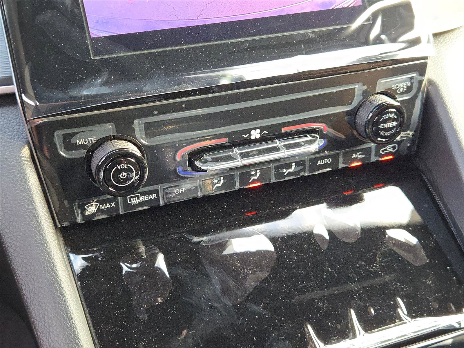 New 2025 Jeep Grand Cherokee Laredo w/ MOPAR Finishing Package image 30