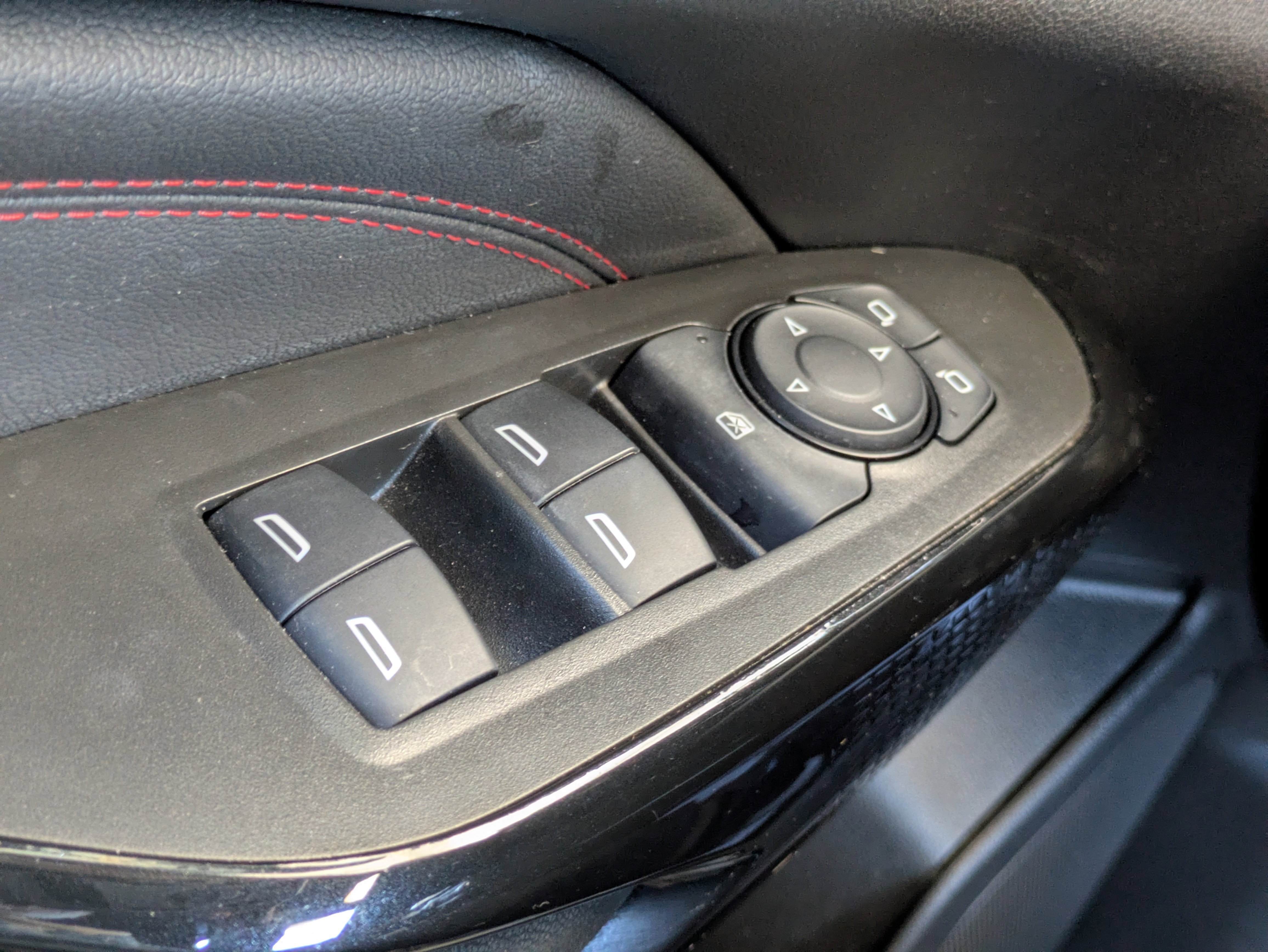 Used 2025 Chevrolet Trax RS w/ Sunroof Package image 14