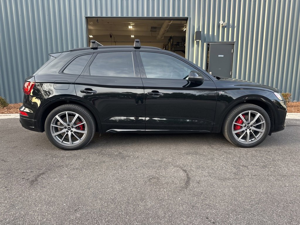 Used 2024 Audi Q5 e Premium Plus w/ Premium Plus Package image 3