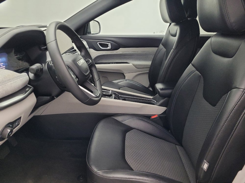 Used 2024 Jeep Compass Latitude image 17