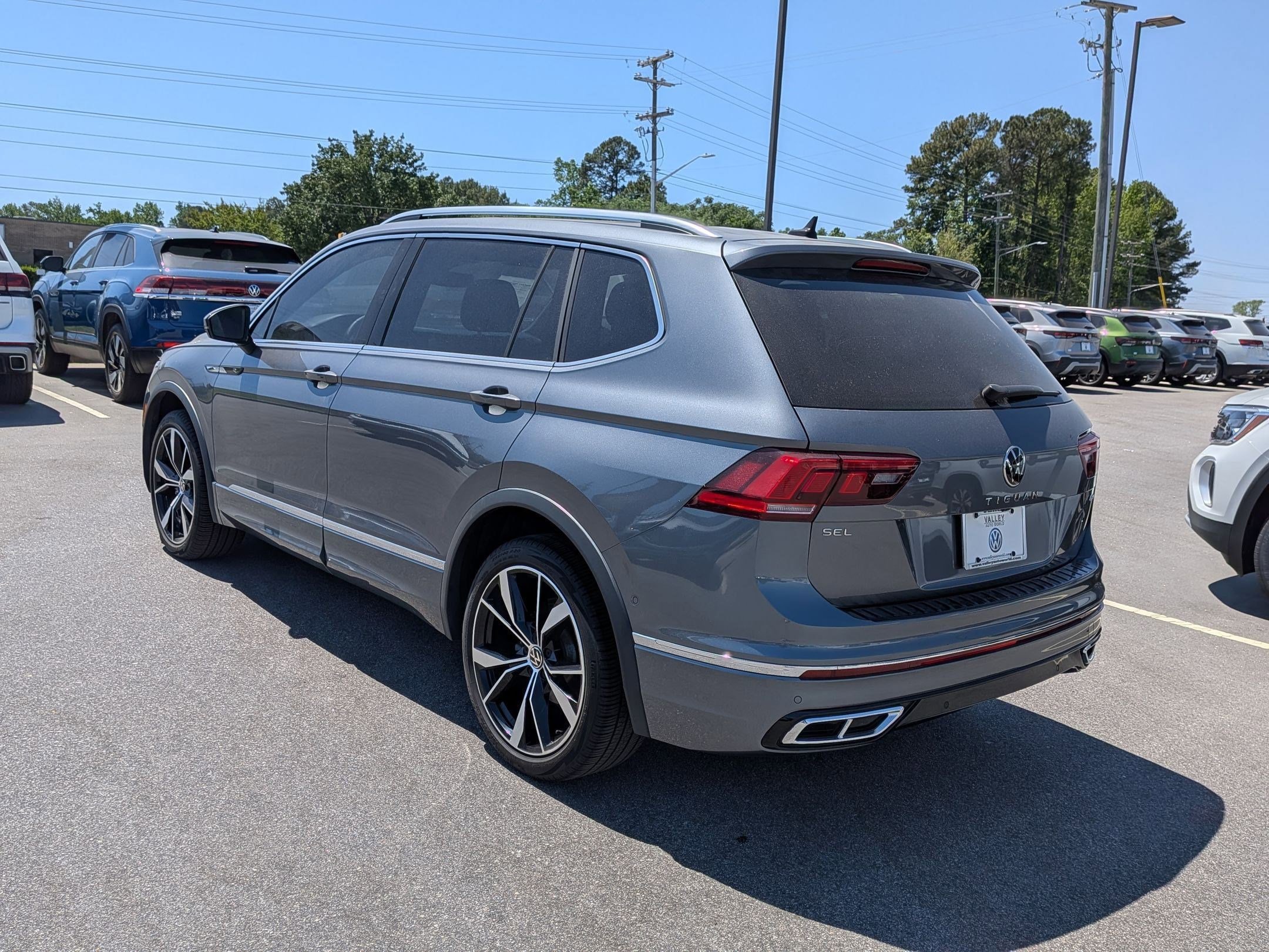 Used 2023 Volkswagen Tiguan SEL R-Line AWD/4WD image 5