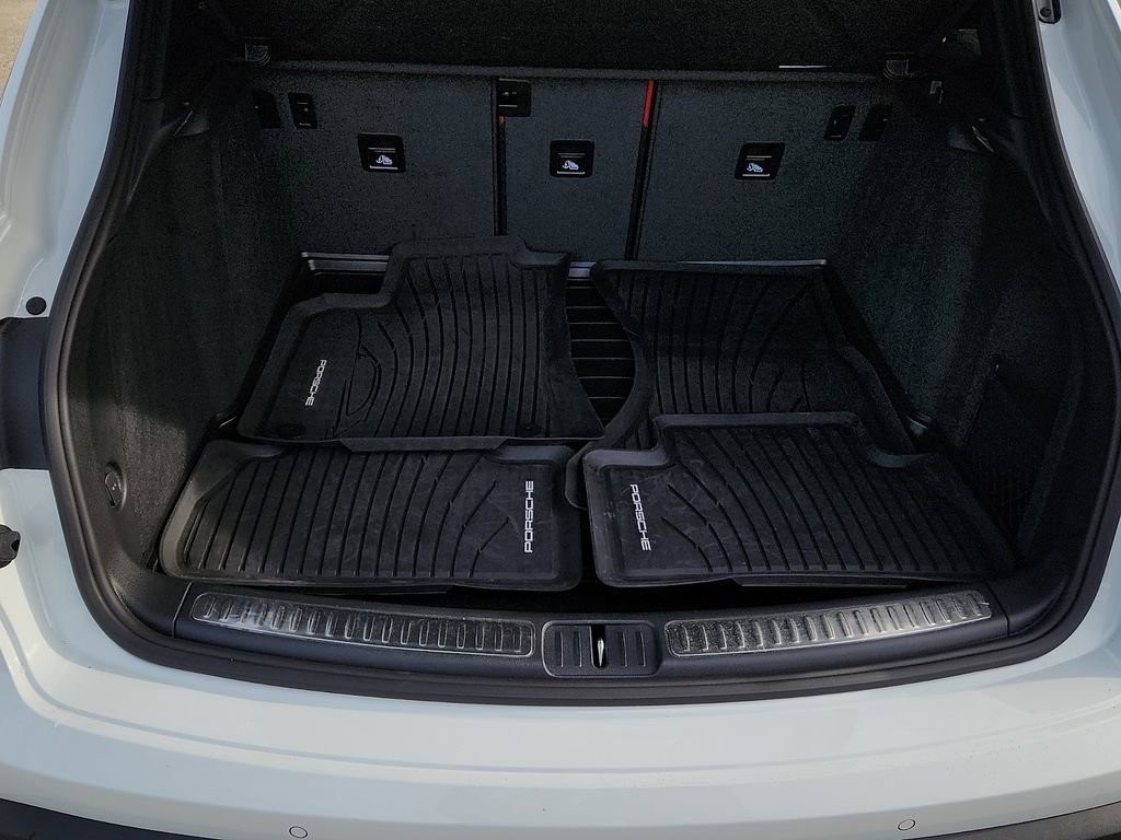 Certified 2025 Porsche Macan image 31