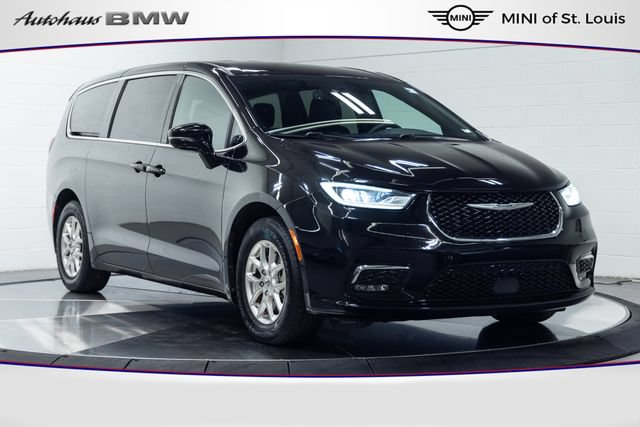 Used 2025 Chrysler Pacifica Select FWD image 1