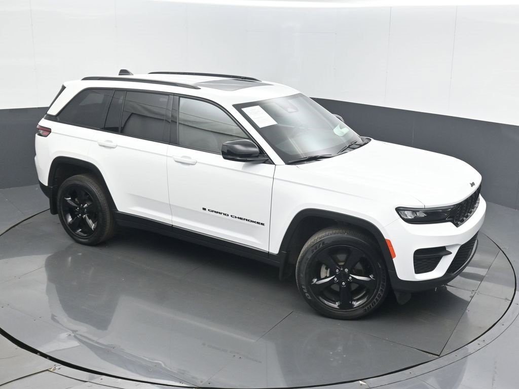 Used 2023 Jeep Grand Cherokee Altitude image 36
