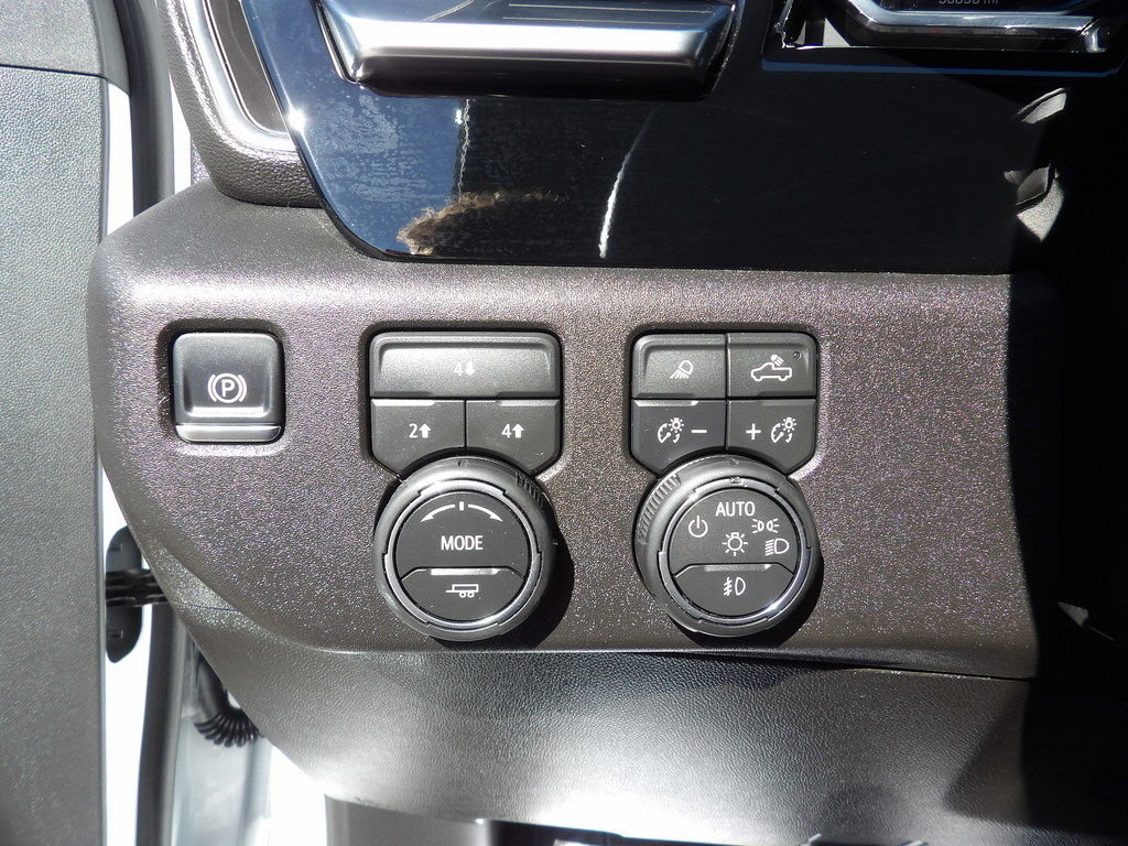 Used 2025 Chevrolet Silverado 3500 LT w/ Safety Package AWD/4WD image 19