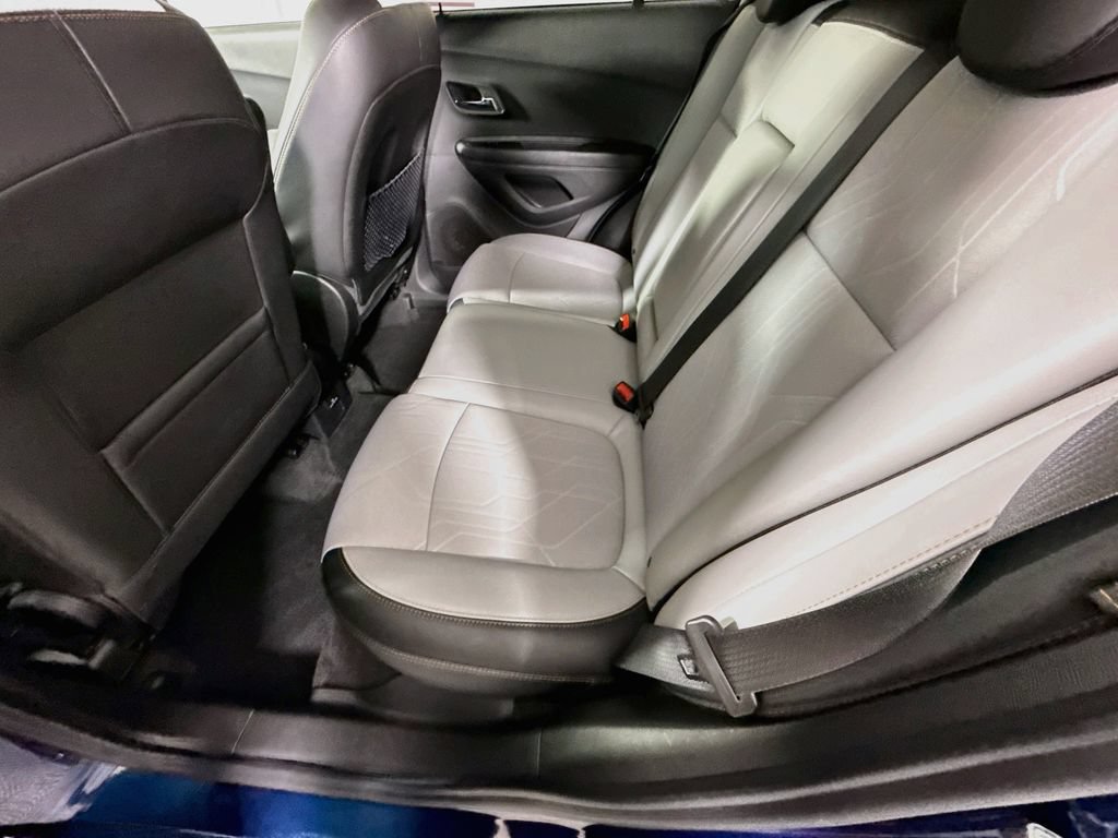 Used 2020 Chevrolet Trax LT w/ LT Convenience Package FWD image 26