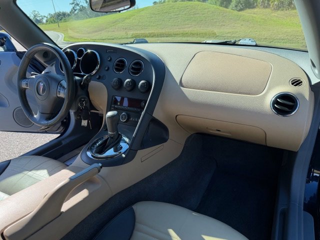Used 2007 Pontiac Solstice Convertible w/ Premium Package image 13