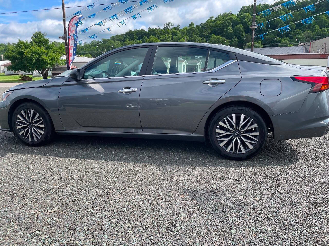 Used 2025 Nissan Altima 2.5 SV FWD image 7