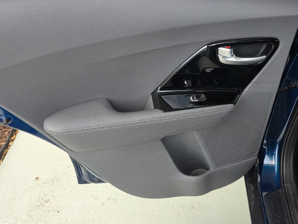 Used 2019 Kia Niro EX FWD image 28