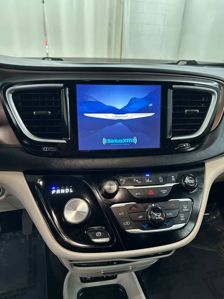 Used 2018 Chrysler Pacifica Touring-L Plus w/ Advanced Safetytec Group image 18