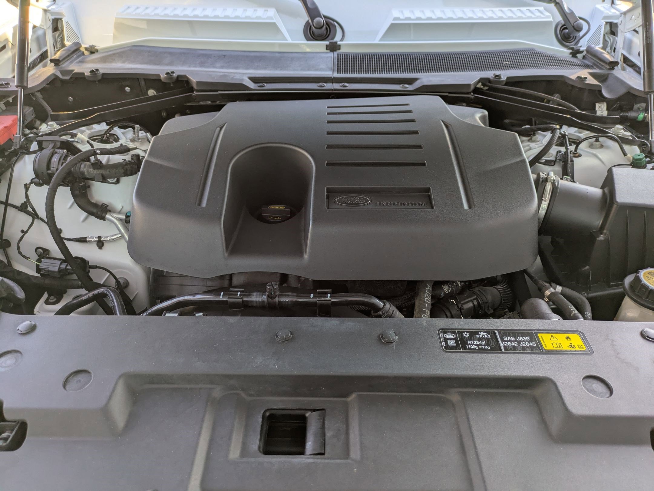 Used 2023 Land Rover Defender 130 X-Dynamic SE image 34