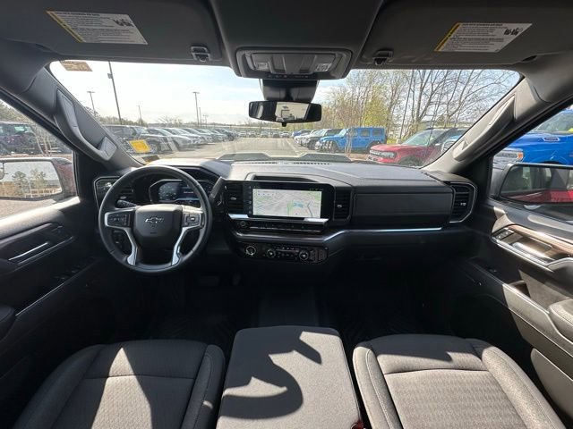 Used 2023 Chevrolet Silverado 1500 LT Trail Boss AWD/4WD image 2