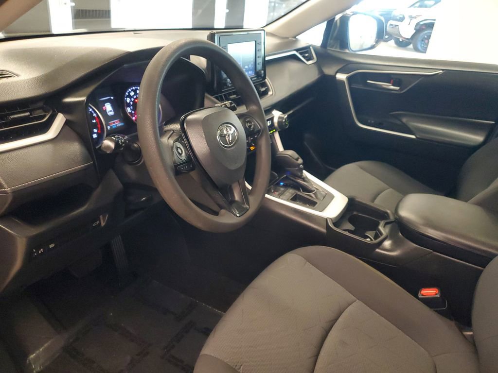 Used 2021 Toyota RAV4 XLE w/ Convenience Package image 16