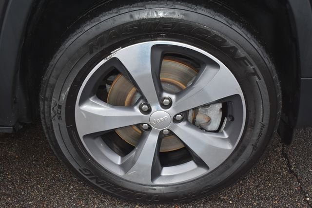 Used 2019 Jeep Cherokee Limited w/ Luxury Group image 50