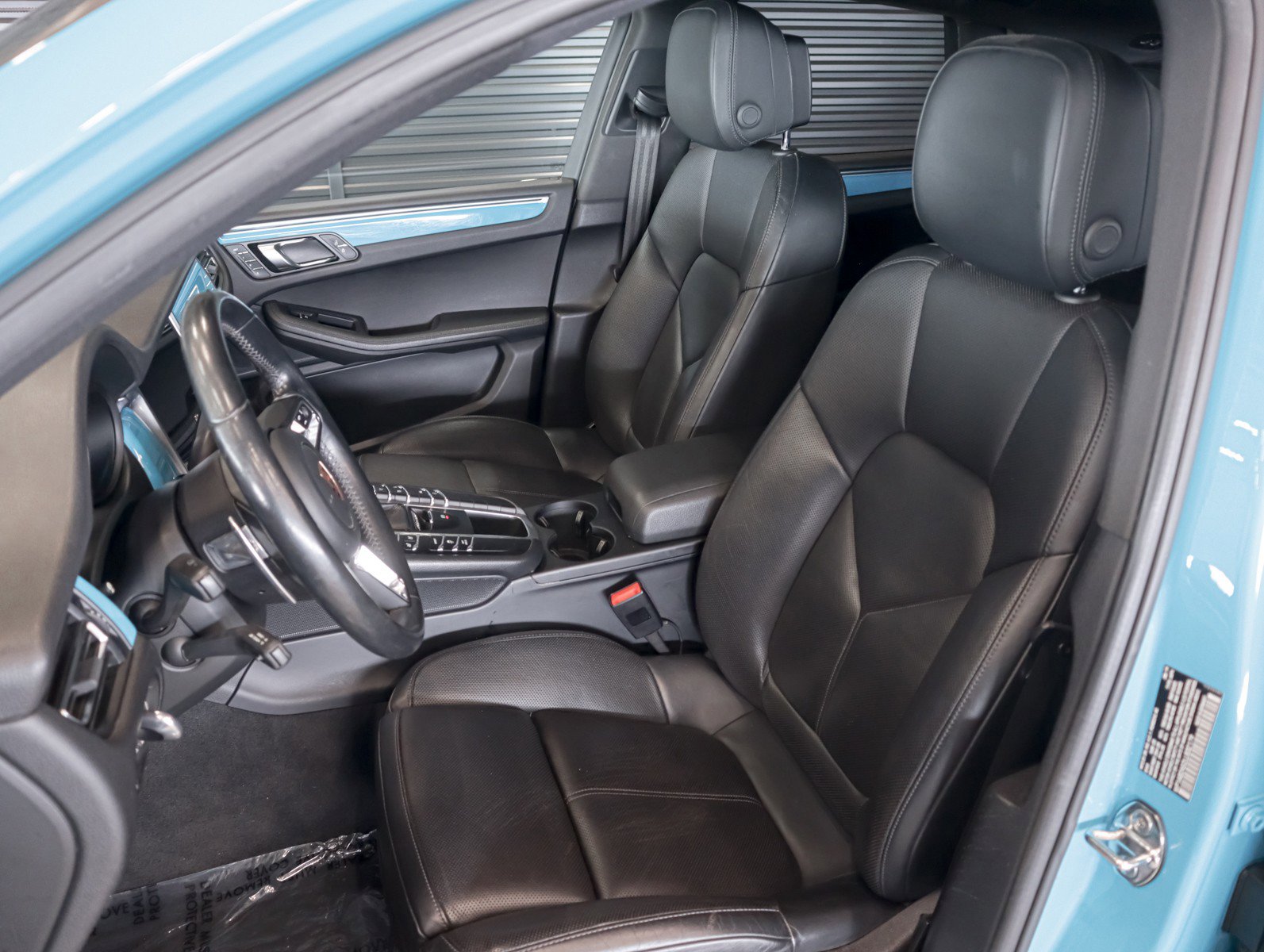 Certified 2020 Porsche Macan S AWD/4WD image 5