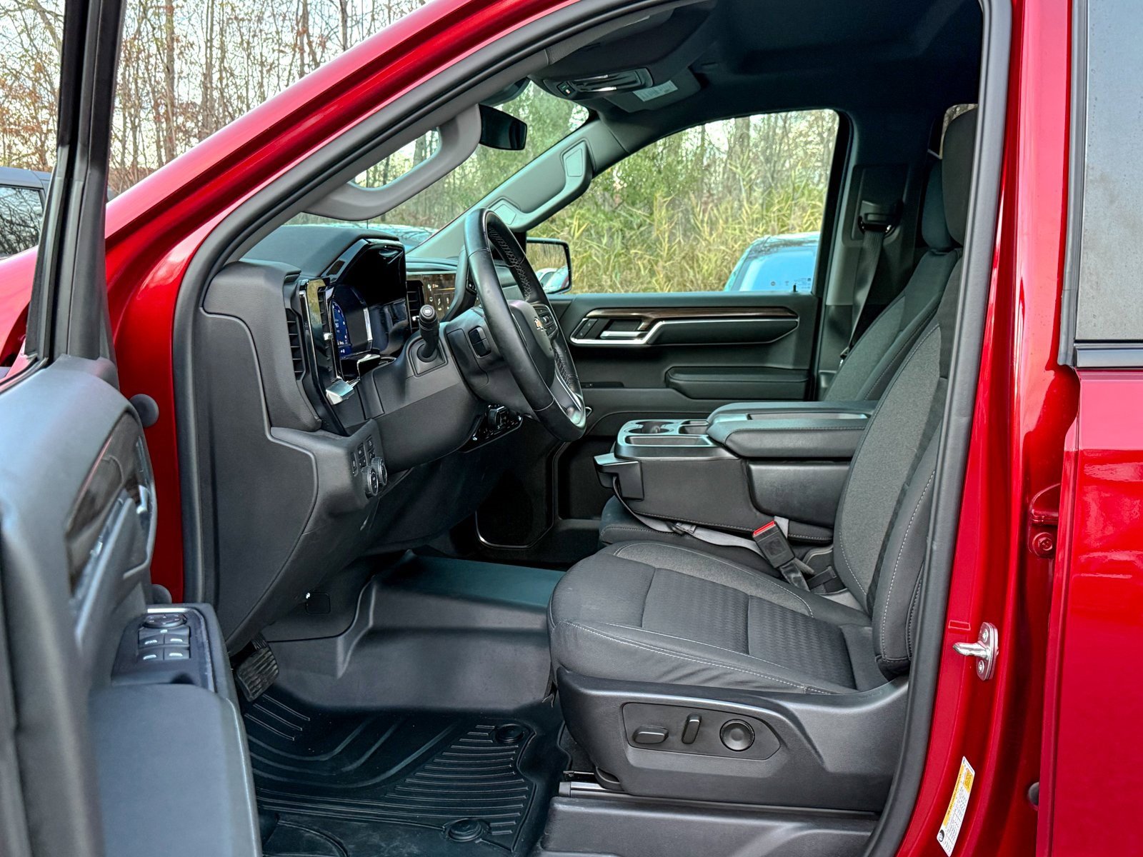 Used 2023 Chevrolet Silverado 1500 LT image 19